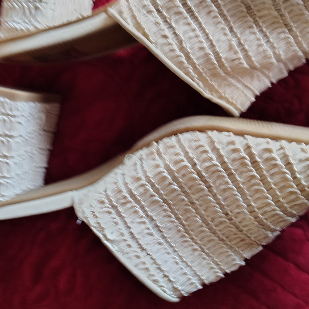 Women’s Cream Woven Sandals - Picture 3 of 5